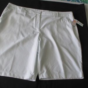 ⭐️  3/$20 ⭐️ Lillie Green - lightweight golf/dress shorts